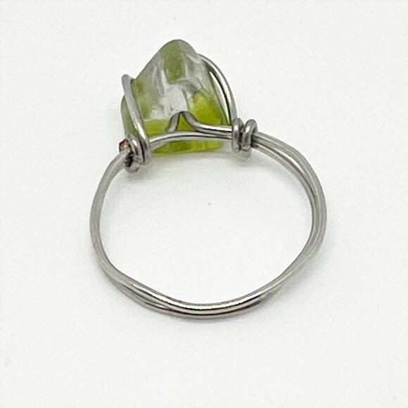 Handmade Green and Clear Bead Swirl Wire Ring Size 7 Hand Crafted Artisan - Picture 2 of 4